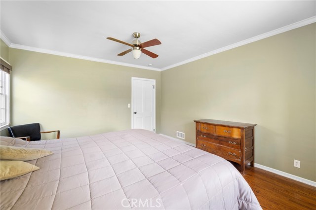 13617 Bassett Street, Valley Glen CA: https://media.crmls.org/medias/8bd1cd3d-dfc0-4395-adcc-ff71bb7ae8fc.jpg