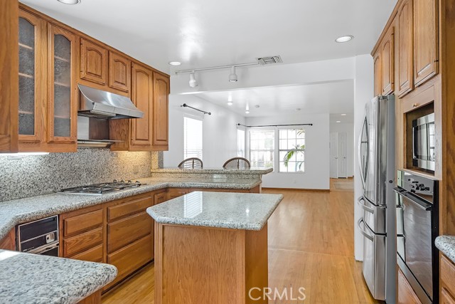 870 Rosecrans Avenue, Manhattan Beach, California 90266, 3 Bedrooms Bedrooms, ,2 BathroomsBathrooms,Residential,Sold,Rosecrans,SB21187159