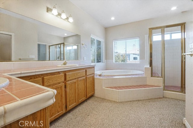 6940 Oak Vista Lane, Oak Hills CA: https://media.crmls.org/medias/8bd3542a-1d58-4246-8042-154b64a1f851.jpg