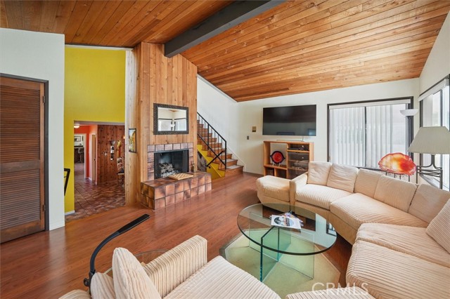 537 3rd Street, Manhattan Beach CA: https://media.crmls.org/medias/8bd358f9-46dc-4dc9-aa4d-dc44d4a5946e.jpg
