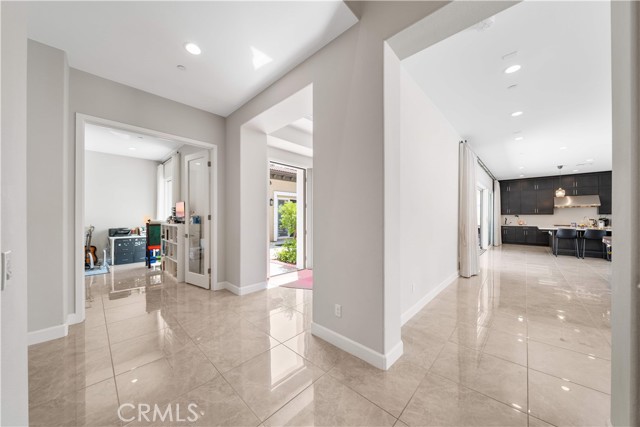 Detail Gallery Image 22 of 73 For 8826 Justify Dr, Rancho Cucamonga,  CA 91701 - 5 Beds | 5/1 Baths