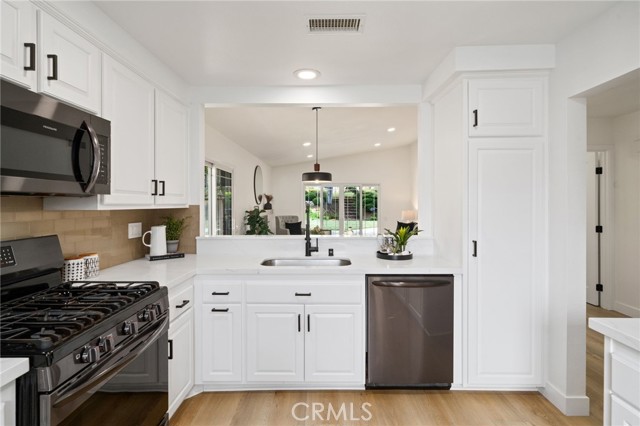 Detail Gallery Image 8 of 32 For 3705 Cypress Ln, Yorba Linda,  CA 92886 - 2 Beds | 2 Baths
