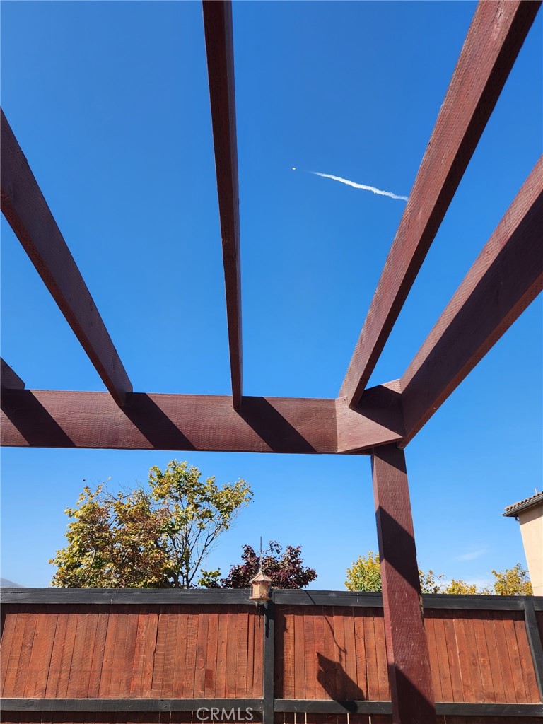 https://media.crmls.org/medias/8bd6c830-f014-4f5d-9cba-9bd3438f287d.jpg?preset=X-Large