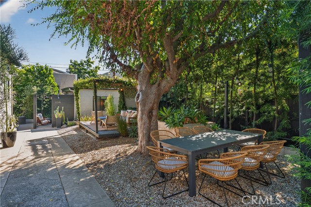 Detail Gallery Image 2 of 45 For 654 S Soto St, Los Angeles,  CA 90023 - 4 Beds | 4 Baths