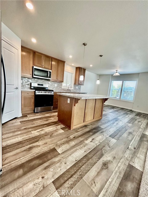 Detail Gallery Image 10 of 24 For 675 W Oakland Ave #A4,  Hemet,  CA 92543 - 3 Beds | 2 Baths