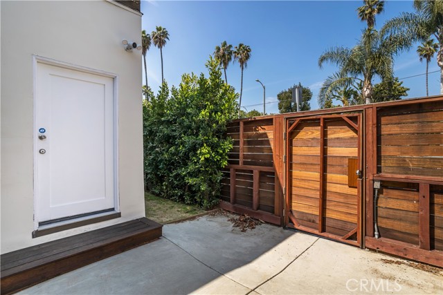 Detail Gallery Image 3 of 47 For 5228 De Longpre Ave, Los Angeles,  CA 90027 - 2 Beds | 2 Baths