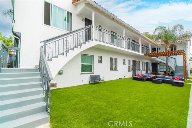 1924 Cedar Avenue, Long Beach CA: https://media.crmls.org/medias/8bd7c885-be0c-4472-9e4c-c99311cf8bef.jpg