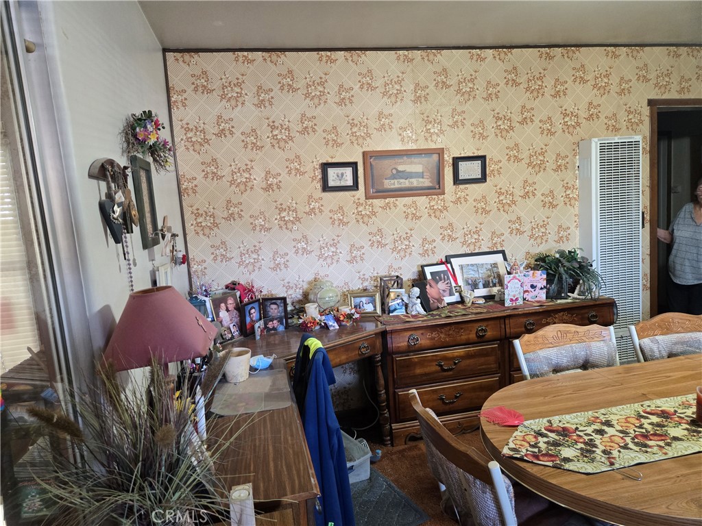 https://media.crmls.org/medias/8bd7f3fe-dd72-4a5d-856c-140570b4c8f5.jpg?preset=X-Large