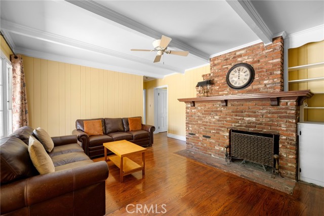 13617 Bassett Street, Valley Glen CA: https://media.crmls.org/medias/8bd9c0e3-5ffc-4117-b5f7-61e964a9d112.jpg