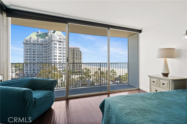 700 E Ocean Boulevard, Long Beach CA: https://media.crmls.org/medias/8bd9d38e-3f36-46c1-9813-1f363db0ce8a.jpg