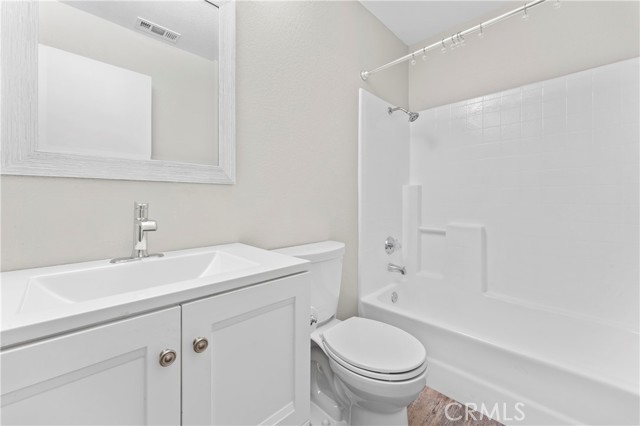 Image 22 of 37 For 39781 Pin Oak Court