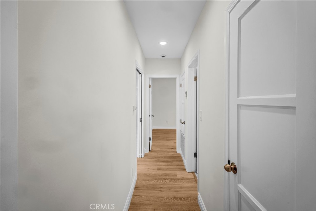 https://media.crmls.org/medias/8bdb475c-28cd-494e-af81-3ec192330521.jpg?preset=X-Large
