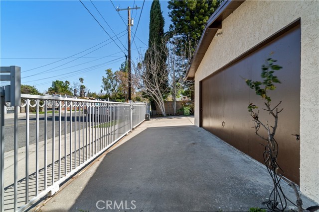 Detail Gallery Image 2 of 56 For 7958 Tampa Ave, Reseda,  CA 91335 - 5 Beds | 3 Baths