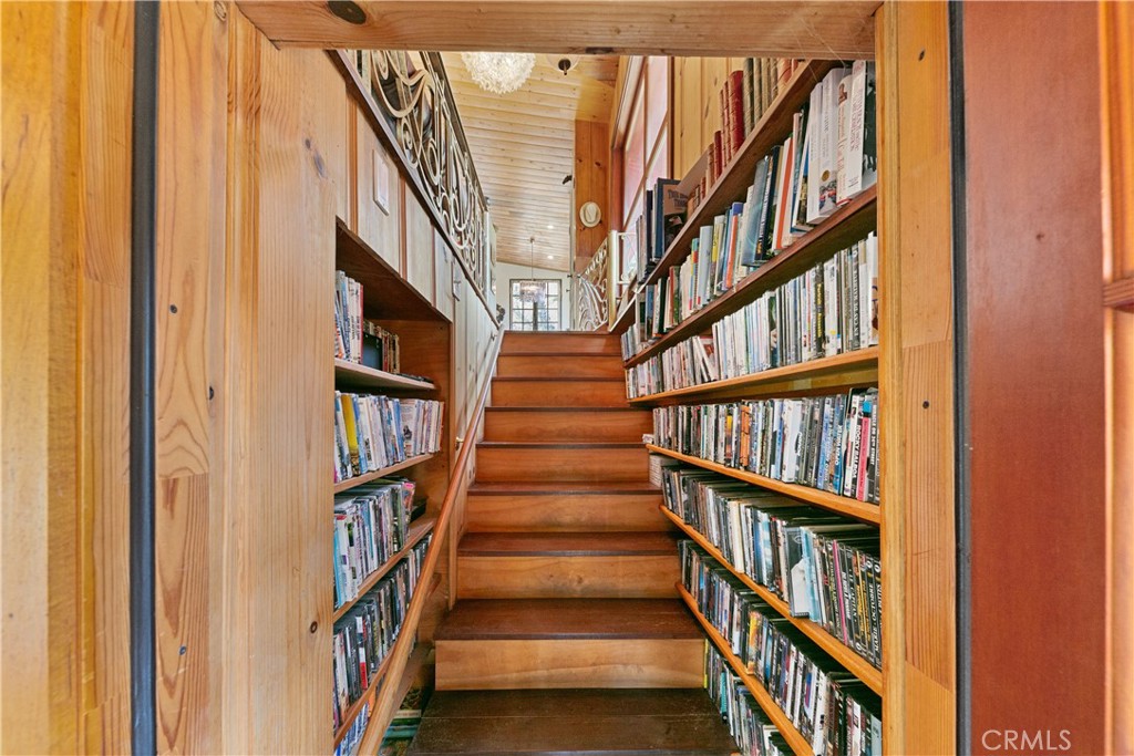 https://media.crmls.org/medias/8bdba694-b7d7-4ef3-8ba3-4ce93a5ab890.jpg?preset=X-Large