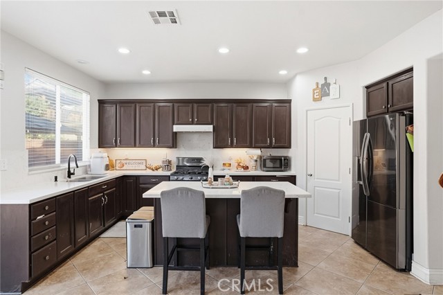 Detail Gallery Image 16 of 44 For 3902 Bluff, Perris,  CA 92571 - 4 Beds | 2/1 Baths