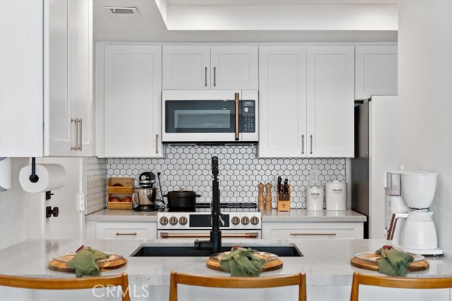 16873 Donwest, Tustin CA: https://media.crmls.org/medias/8bdbde16-4c12-4541-a92a-98929dd4398f.jpg