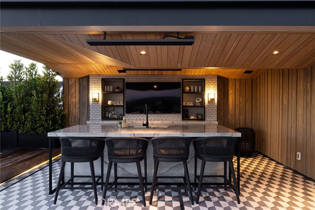 2304 Cliff, Newport Beach CA: https://media.crmls.org/medias/8bdc2a08-1fd1-4b76-b365-a0024db83d9f.jpg