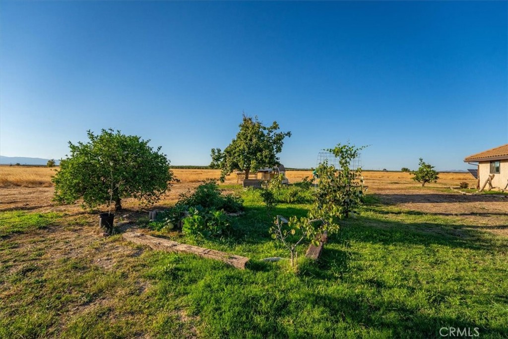 https://media.crmls.org/medias/8bdc3ed3-ff21-48a2-ad1e-71917d05de09.jpg?preset=X-Large