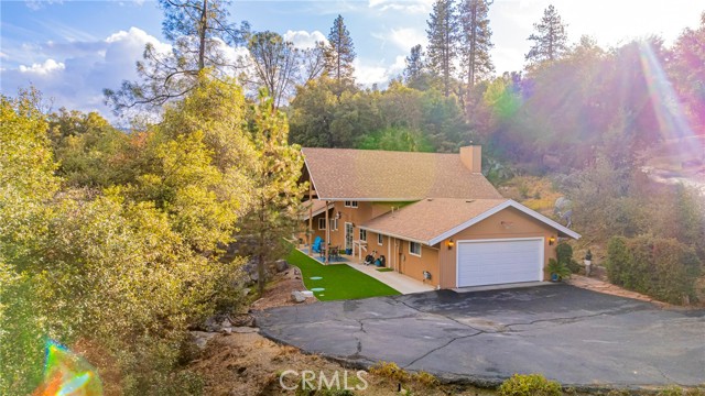 Detail Gallery Image 3 of 39 For 50365 Spook Ln, Oakhurst,  CA 93644 - 3 Beds | 2 Baths