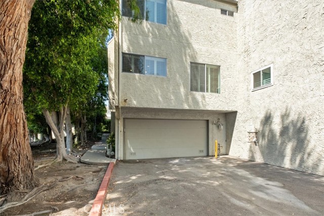 Detail Gallery Image 25 of 33 For 4185 Colfax Ave #D,  Studio City,  CA 91604 - 3 Beds | 3 Baths