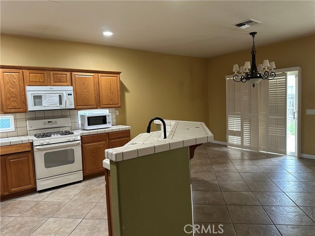 Detail Gallery Image 7 of 27 For 3533 San Isidro, Merced,  CA 95348 - 3 Beds | 2 Baths