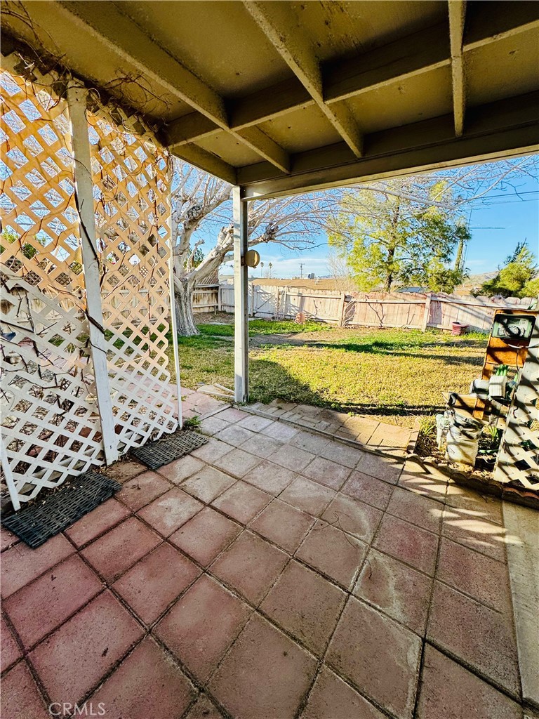 https://media.crmls.org/medias/8bdda5d4-c918-48c7-9f6a-351b6c04c2a5.jpg?preset=X-Large