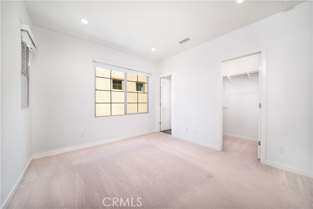 102 Anthology, Irvine CA: https://media.crmls.org/medias/8bddae4a-e220-47ee-9954-93a516b88eeb.jpg