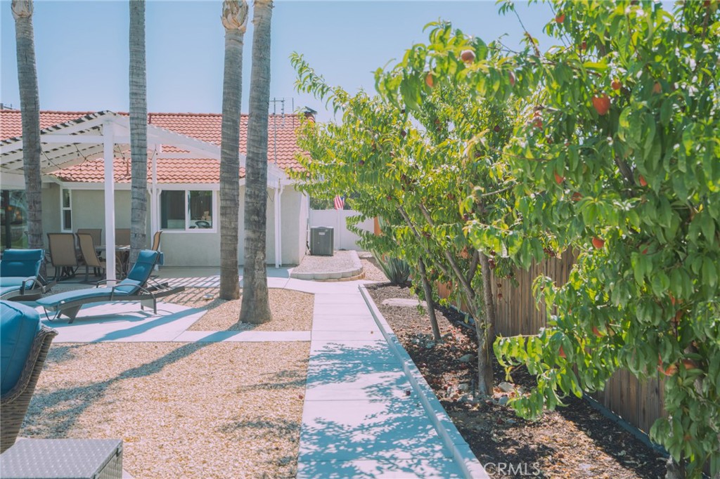 https://media.crmls.org/medias/8bde7f67-5eee-4ad5-8822-6def83329a2d.jpg?preset=X-Large