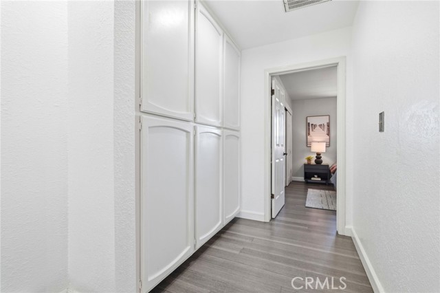 Detail Gallery Image 16 of 30 For 7304 Balboa #C,  Lake Balboa,  CA 91406 - 3 Beds | 3/1 Baths