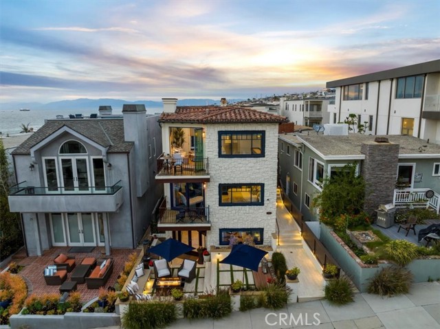 Detail Gallery Image 1 of 66 For 215 19th St, Manhattan Beach,  CA 90266 - 4 Beds | 5 Baths