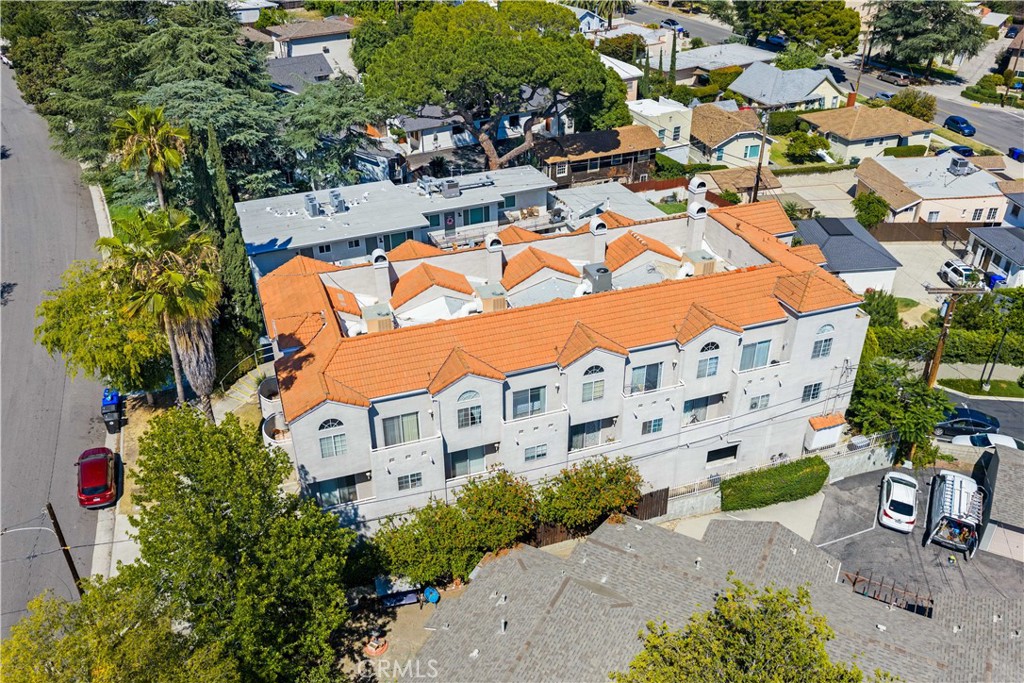 https://media.crmls.org/medias/8bdf9e81-6607-4482-bedc-2d7203301332.jpg?preset=X-Large