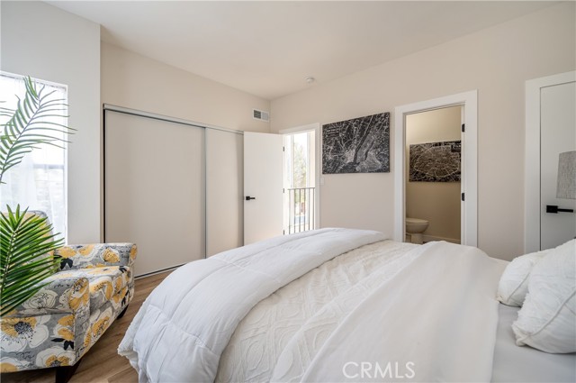 Detail Gallery Image 13 of 27 For 204 Lime St #1,  Inglewood,  CA 90301 - 2 Beds | 2/1 Baths
