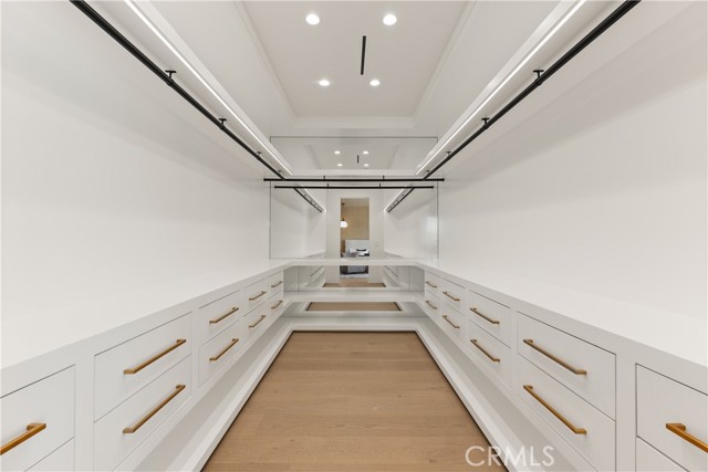 Detail Gallery Image 21 of 38 For 13536 Morrison St, Sherman Oaks,  CA 91423 - 6 Beds | 6/1 Baths