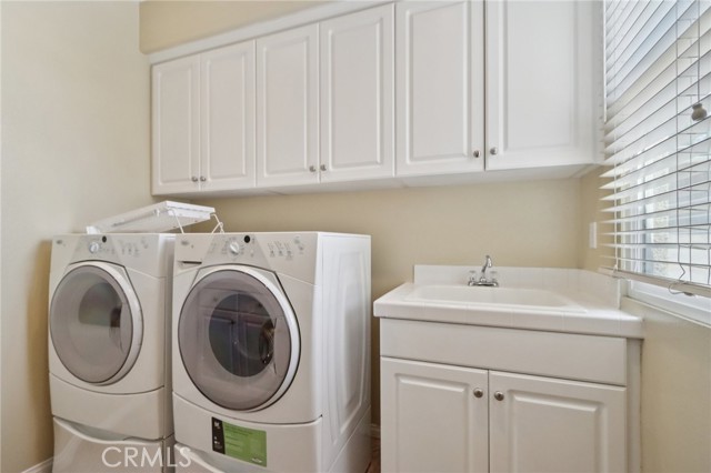 27 Antique Rose, Irvine CA: https://media.crmls.org/medias/8be0a179-be72-4a8b-b9d1-e186129506bc.jpg