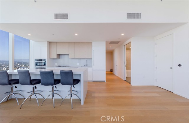 Detail Gallery Image 2 of 25 For 877 Francisco St #4211,  Los Angeles,  CA 90017 - 2 Beds | 2 Baths