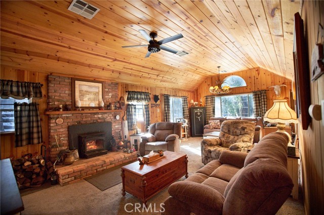 Detail Gallery Image 4 of 26 For 40204 Valley of the Falls, Forest Falls,  CA 92339 - 3 Beds | 2 Baths