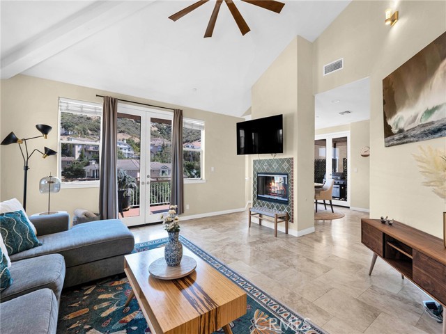 1124 Kathleen Drive, Newbury Park CA: https://media.crmls.org/medias/8be10691-460f-4d4d-9a79-65fe6205ea50.jpg