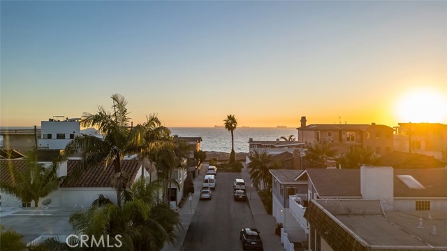 Detail Gallery Image 2 of 50 For 29 68th Pl, Long Beach,  CA 90803 - 3 Beds | 3 Baths