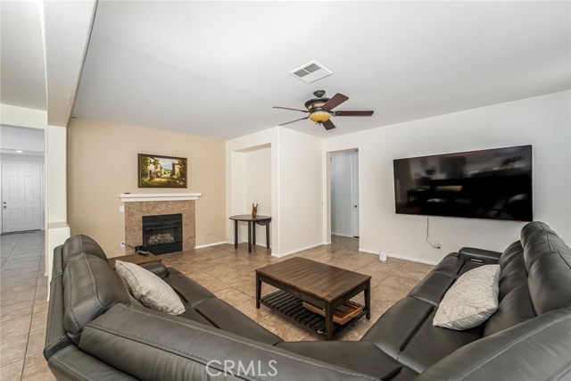 Detail Gallery Image 14 of 43 For 476 Peregrine Ln, San Jacinto,  CA 92582 - 5 Beds | 4 Baths