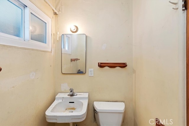 Detail Gallery Image 11 of 23 For 1230 E Olive Ct, Ontario,  CA 91764 - 3 Beds | 1/1 Baths