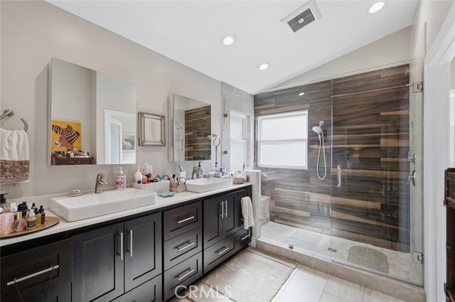 23900 Arminta photo 24