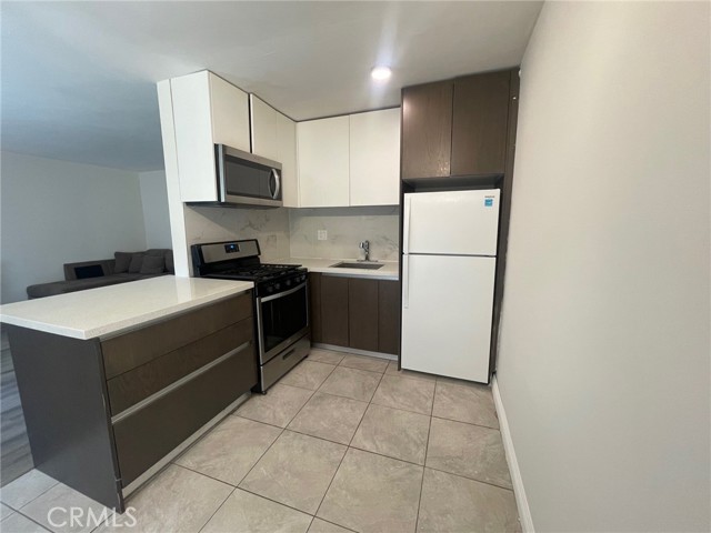 Detail Gallery Image 5 of 12 For 1250 W 37th St #2,  Los Angeles,  CA 90007 - 2 Beds | 1 Baths