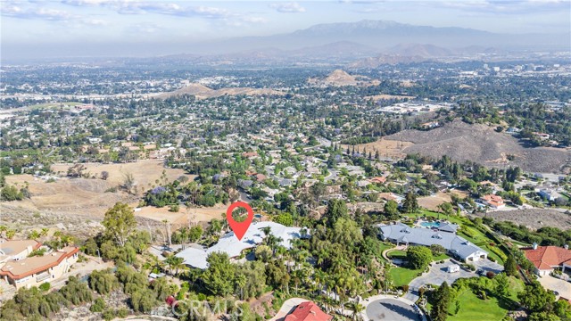2360 Boulder Bluffs Court, Riverside CA: https://media.crmls.org/medias/8be2ecc2-00b9-4d42-84ef-b5a59bd2f671.jpg