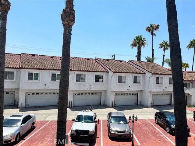 264 E Beverly Boulevard, Montebello CA: https://media.crmls.org/medias/8be3b546-df44-4b30-a9c1-0971d7de9b71.jpg