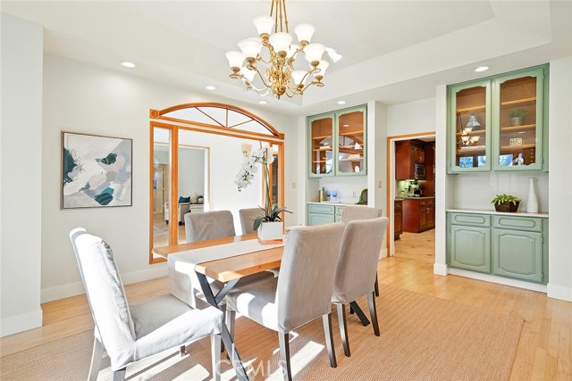 1210 Los Altos Avenue, Long Beach CA: https://media.crmls.org/medias/8be3e1b8-ea98-49c8-85ab-5a6bf51aef63.jpg