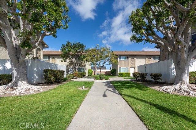 9683 Bickley Dr #4, Huntington Beach, CA 92646