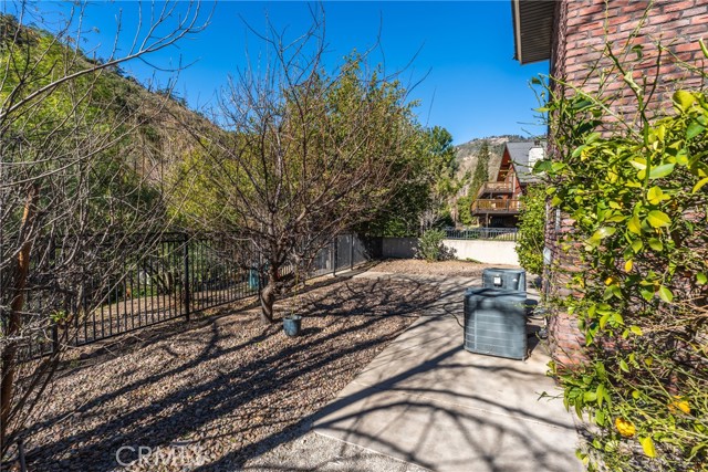 Image 24 of 26 For 1872 Old Waterman Canyon Rd