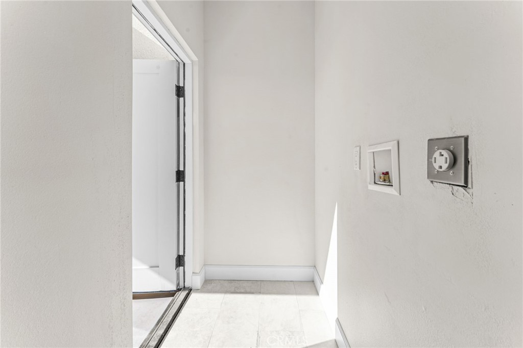 https://media.crmls.org/medias/8be52941-0384-46db-88b1-08e8b5272311.jpg?preset=X-Large