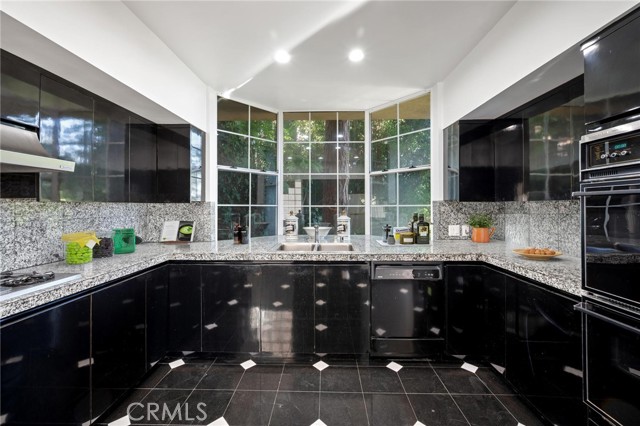 Detail Gallery Image 7 of 35 For 8246 Woodshill Trl, Los Angeles,  CA 90069 - 4 Beds | 4 Baths