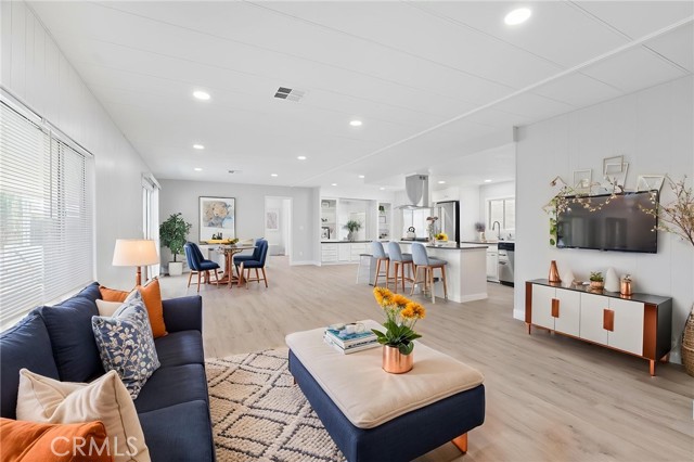 Detail Gallery Image 3 of 44 For 11250 Ramona #216,  Montclair,  CA 91763 - 3 Beds | 2 Baths